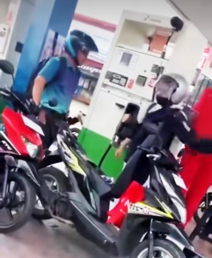 Pria Serobot Antrean di SPBU Pakelan Magelang, Adu Mulut dengan Mahasiswi Tuai Beragam Tanggapan Warganet